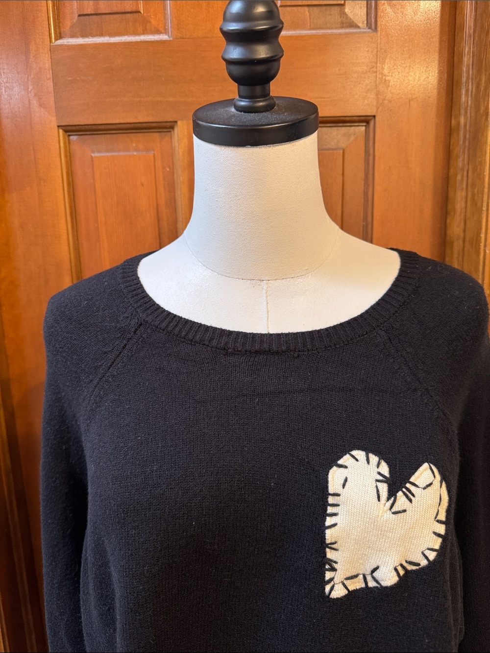 Aqua by Kerri Rosenthal Black Crewneck Sweater with White Heart Patch Size XL
